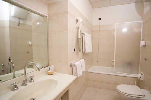 bagno-con-vasca-2